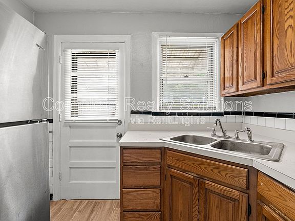 3rd image of 7129 Greenhaven Dr