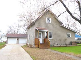 840 Lakeview Ave, Windom, MN 56101