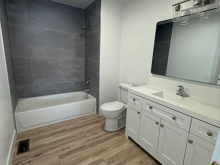 4554 W 130th St — Photo 2