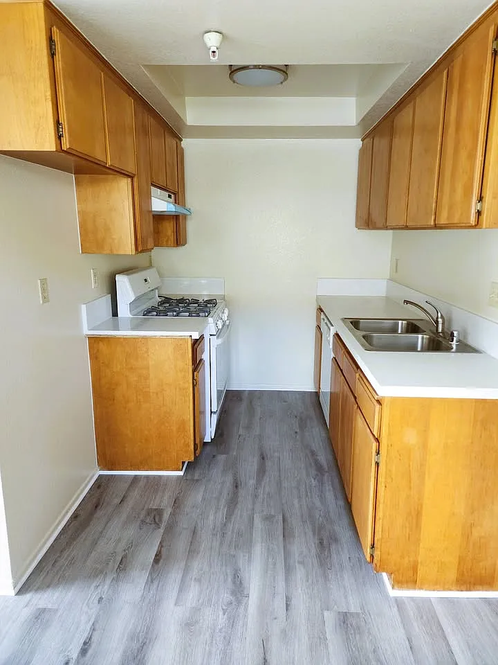 Villa Pacifica Apartments — Photo 2