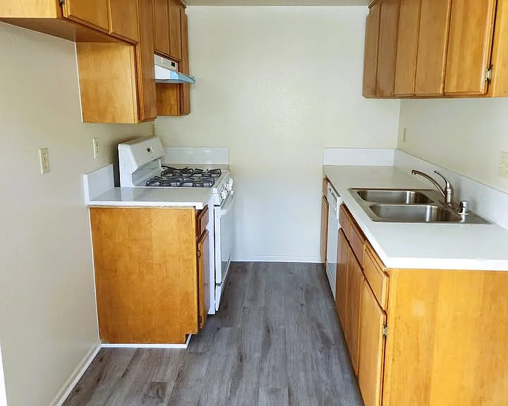Villa Pacifica Apartments — Photo 3