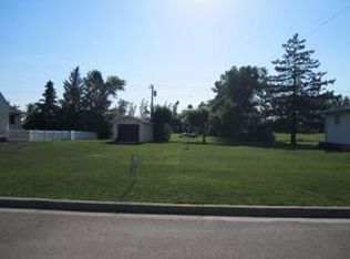 324 S Columbia Ave, Morris, MN 56267