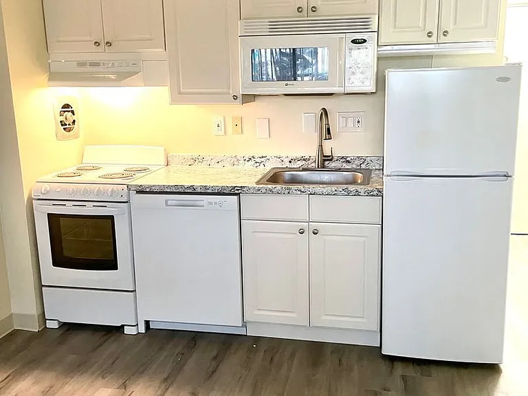 Campus Apartments — Photo 8
