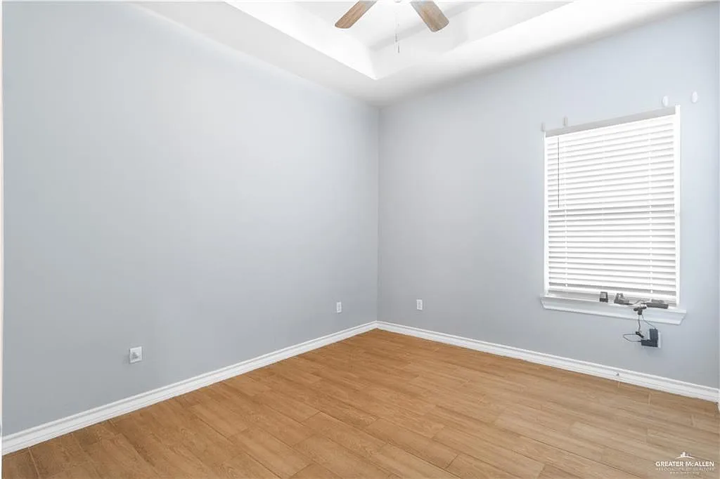 3 bed, 2.0 bath, 1165 sqft, $1,300 — Photo 2