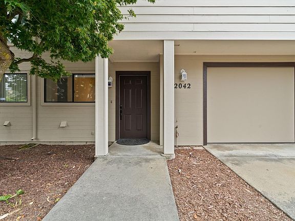 3rd image of 2042 Bobwhite Ln