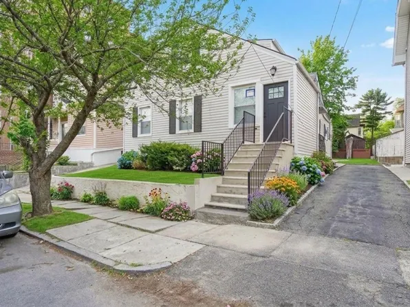 219 E 238th Street, Bronx, NY 10470