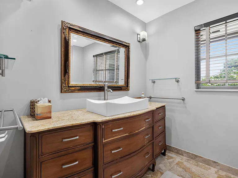 213 Rio Vista Cir — Photo 11