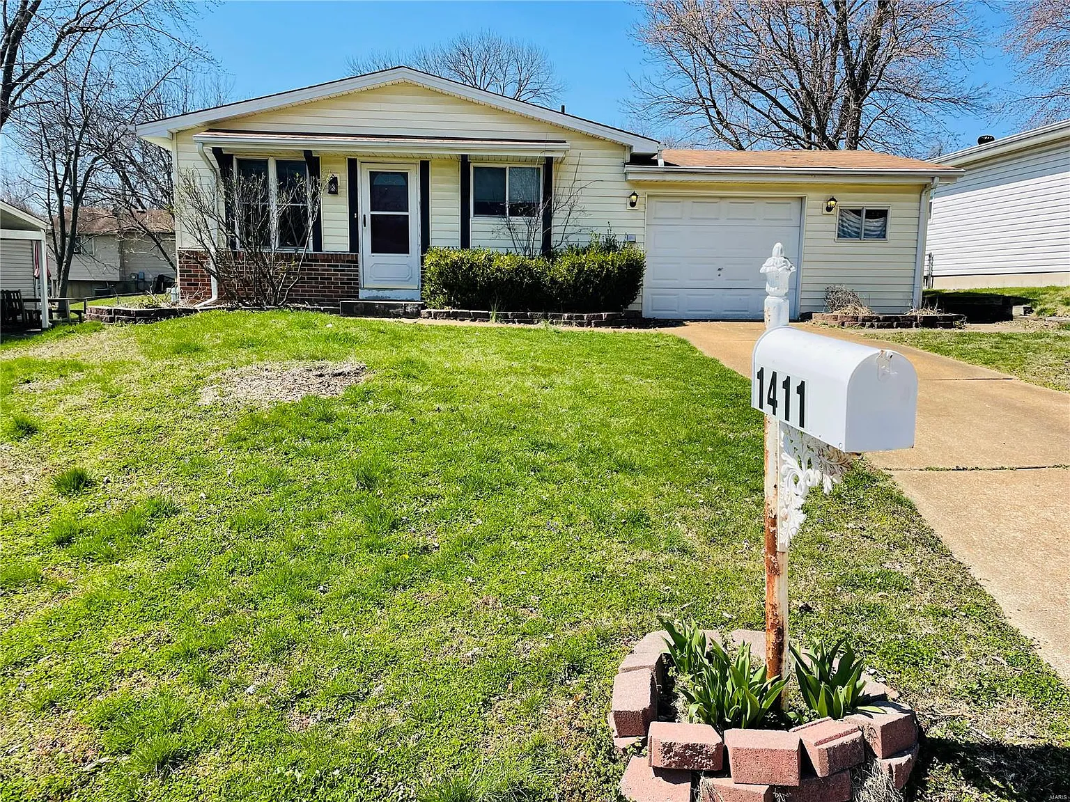 1411 Ramona Ln photo 1