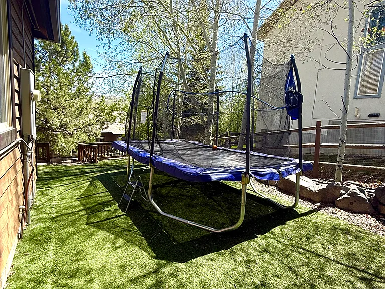 7492 Susans Cir — Photo 43