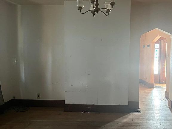 3rd image of 1305 McConnell Ave