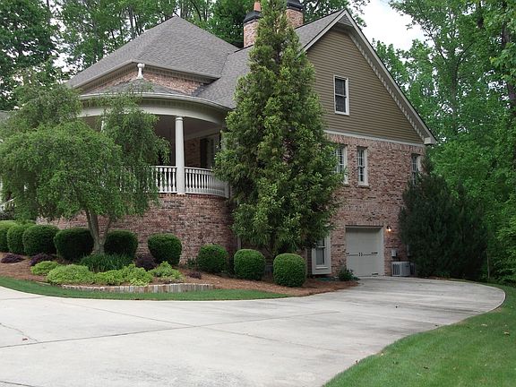 Lower driveway-4th garage