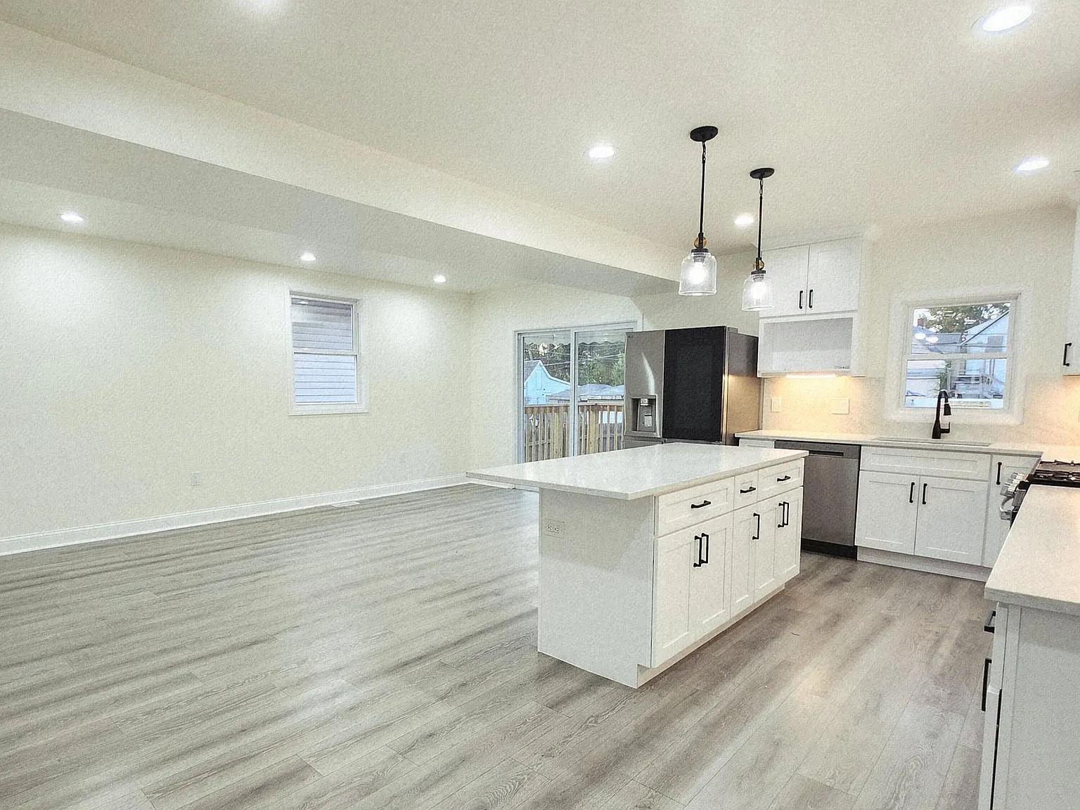 4 bed, 1656 sqft, $2,600 — Photo 2