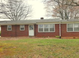 120 Apache Trl, Martinsville, VA 24112