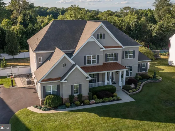 811 Castleton Dr, Mickleton, NJ 08056