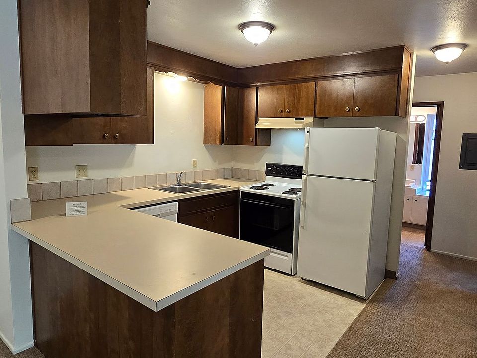 1st image of 430 SW 7th St APT 10