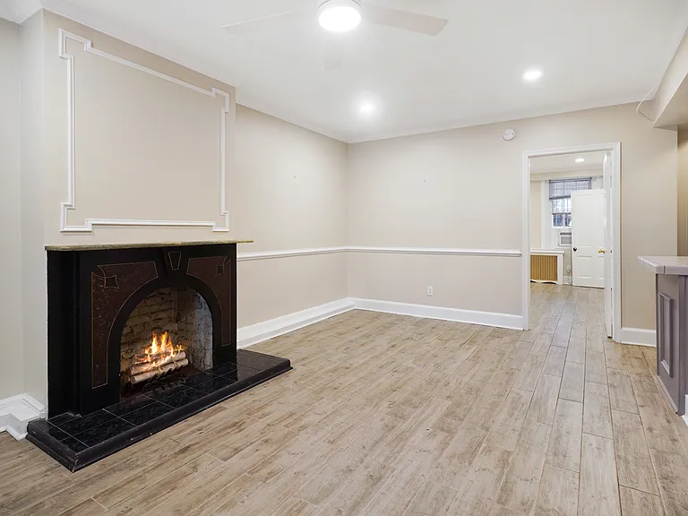 405 Constitution Ave NE #B — Photo 5