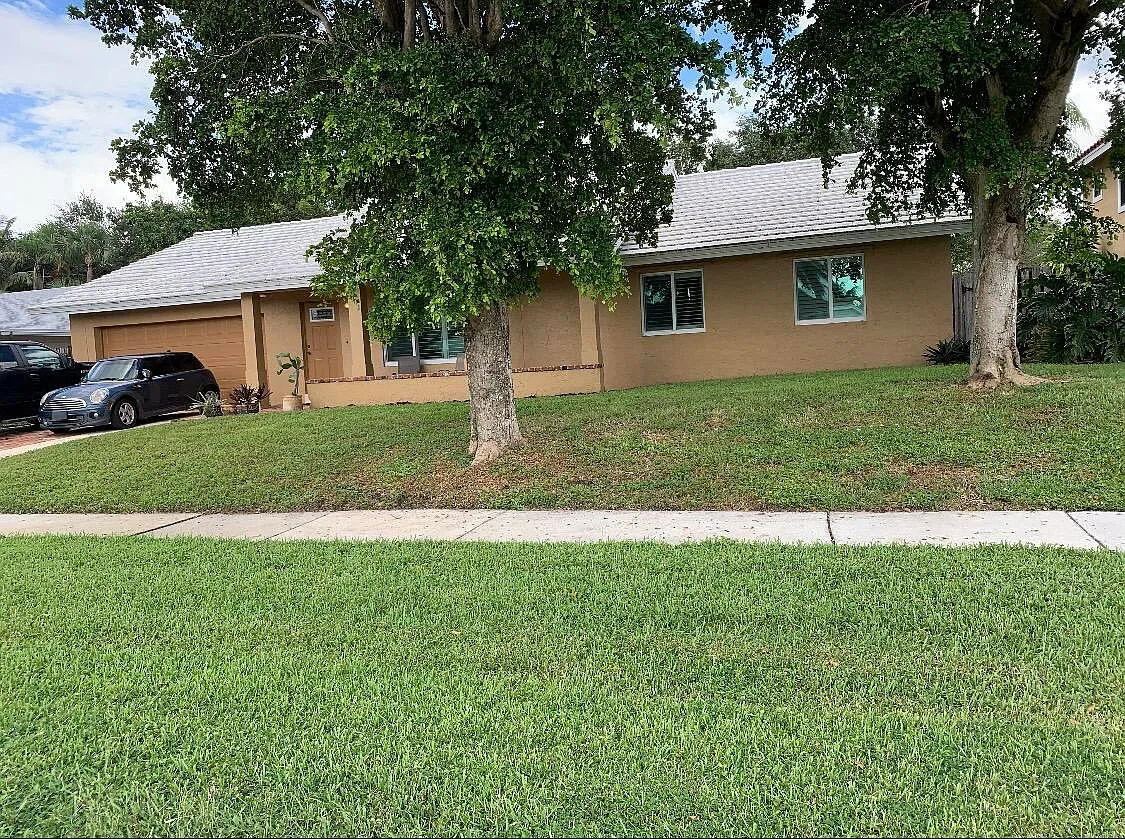 3 bed, 2.0 bath, 1855 sqft, $4,800 — Photo 3