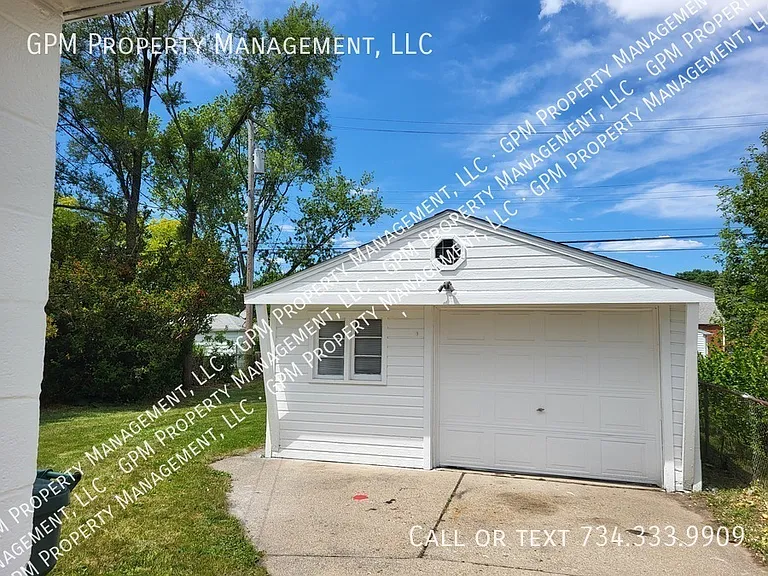 24154 Dartmouth St — Photo 2