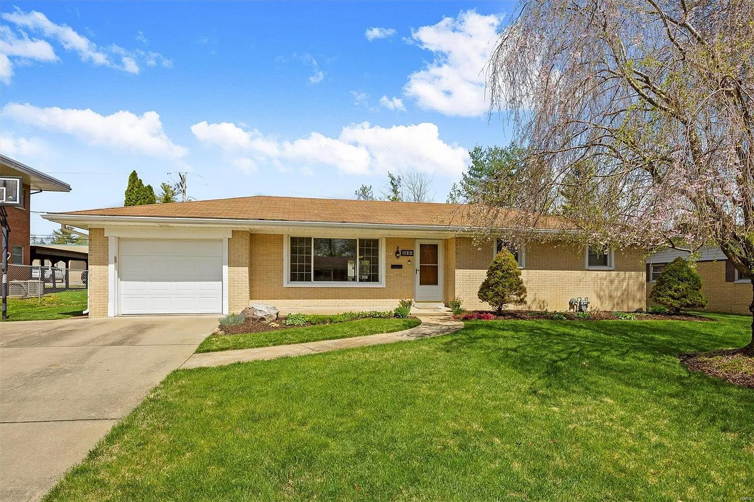 33 Blackburn Dr photo 1