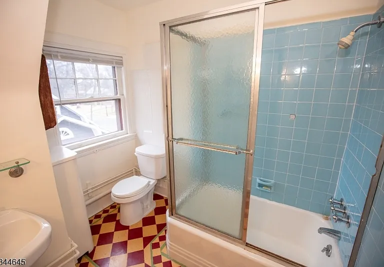 110 Montclair Ave — Photo 47
