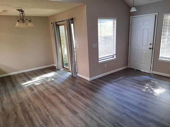 living room/dining room