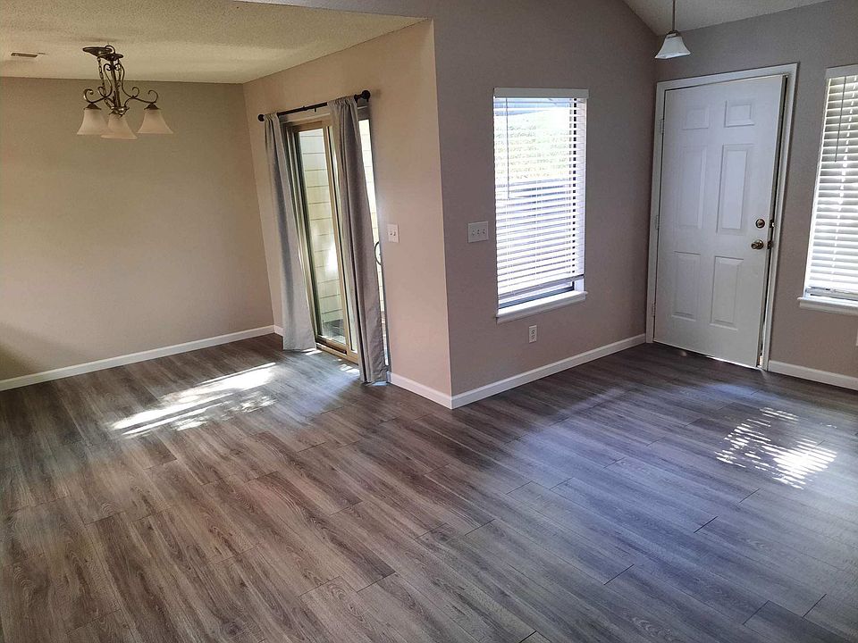 living room/dining room