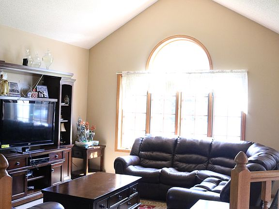 3rd image of 5504 Golfview Ave N