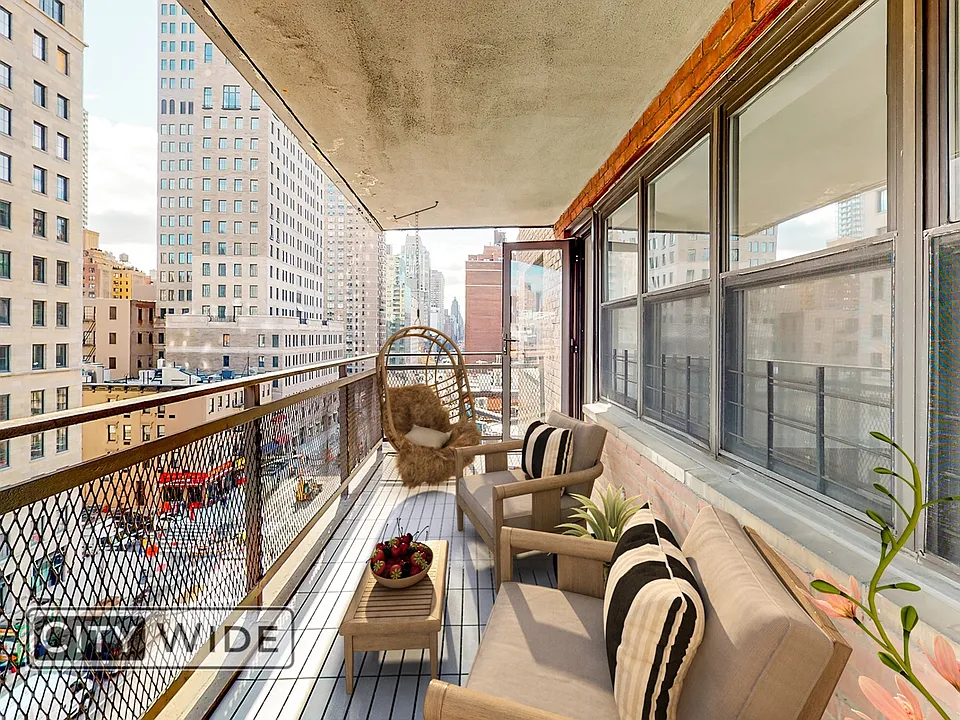 240 E 82nd St #8D