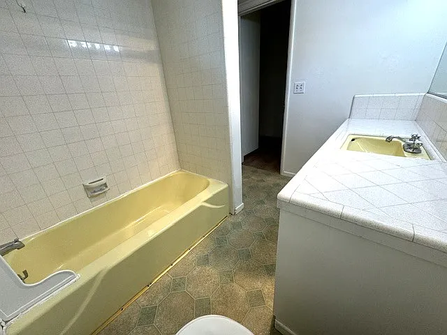 211 Green Oaks Dr — Photo 16