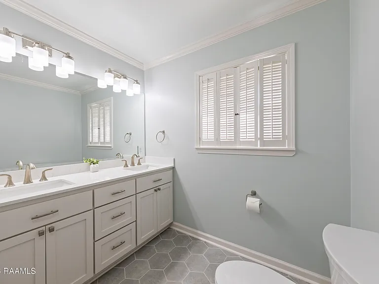 223 Stephanie Ave — Photo 16