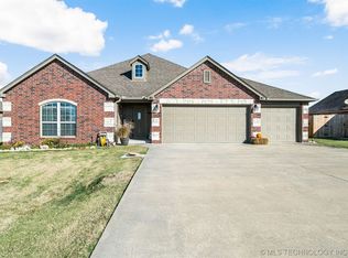 1987 Graham Ave, Pryor, OK 74361