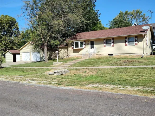 406 5th St, Wetmore, KS 66550