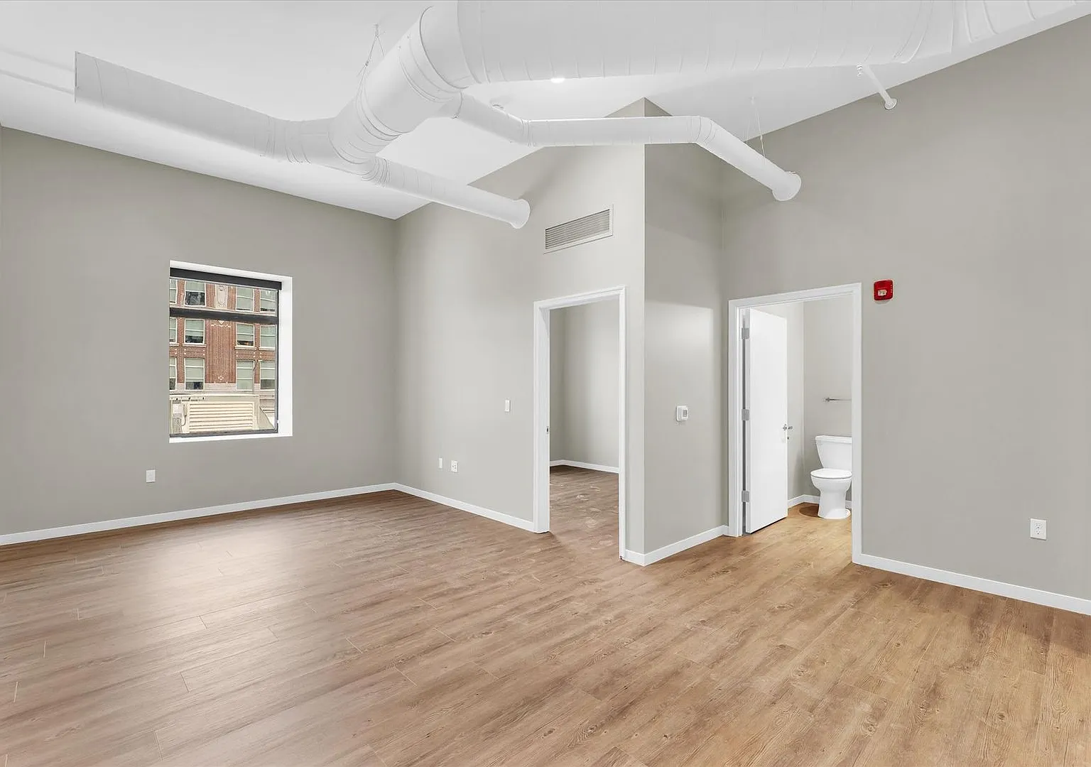 Downtown Living! Utilities included- 1 Bed, 1 Bath Residence — Photo 3