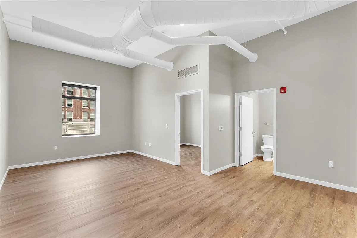 Building Photo - 209 N Neil St #202