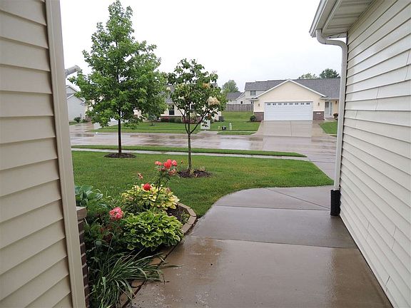 2nd image of 5832 Castlewood Dr