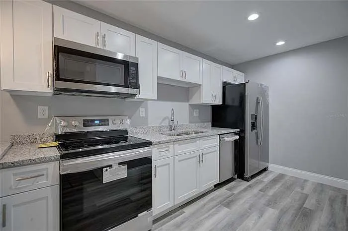 304 Corsica Ct #B — Photo 7