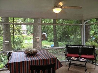 Lge screen porch in back