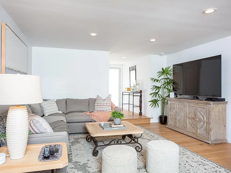 1092 Hygeia Ave — Photo 6