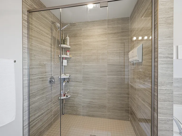 1615 Sandridge Ln — Photo 37