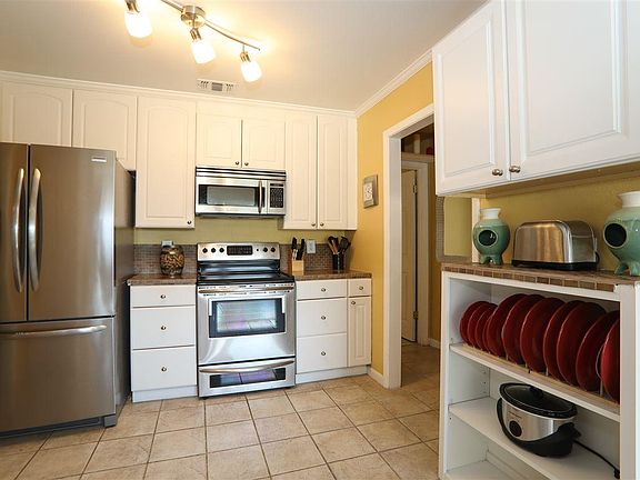 4th image of 2721 Terry Cove Dr