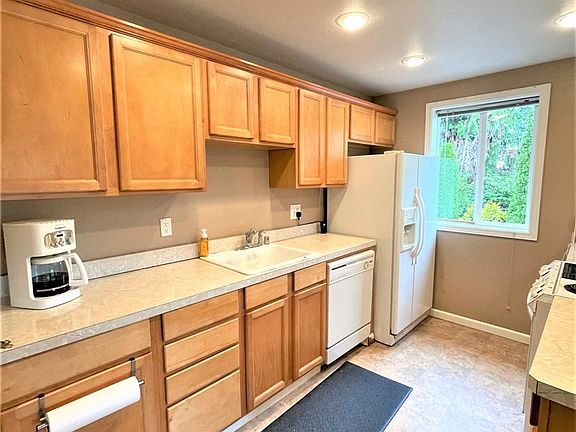 5th image of 12837 37th Ave S