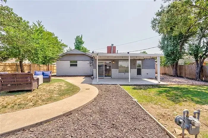 1501 Carlton Way — Photo 29