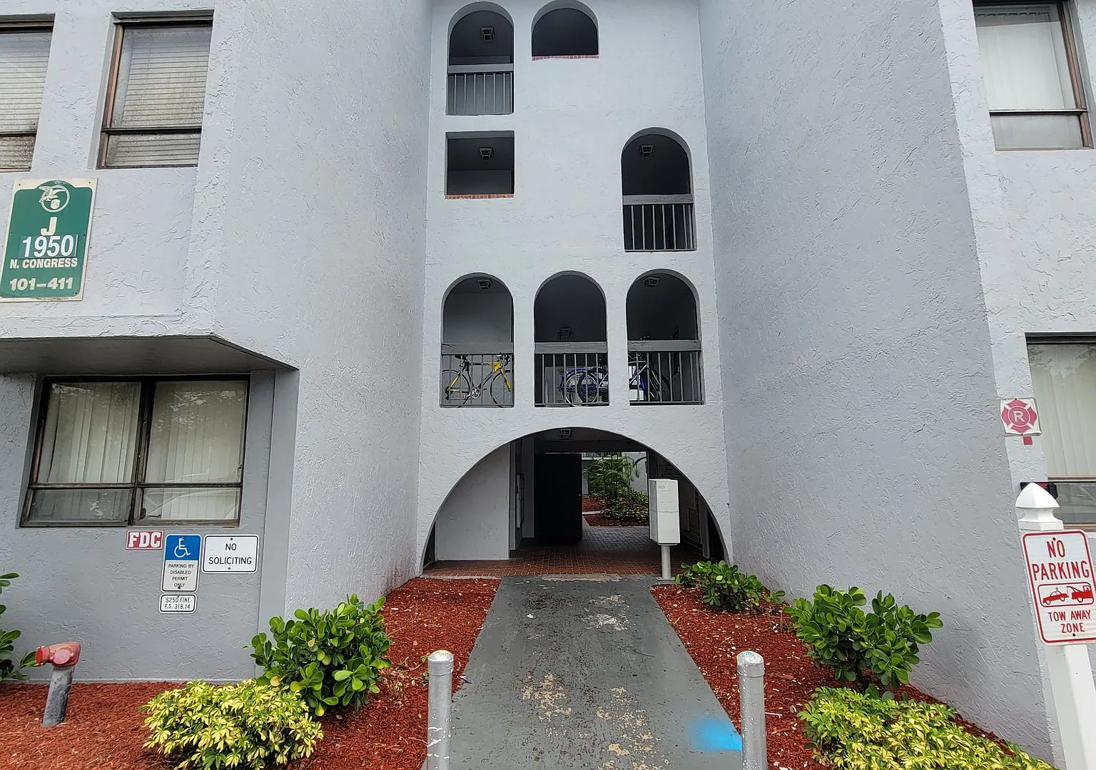West Palm Beach 1 bedroom 1.5 bath Apartment. — Photo 2
