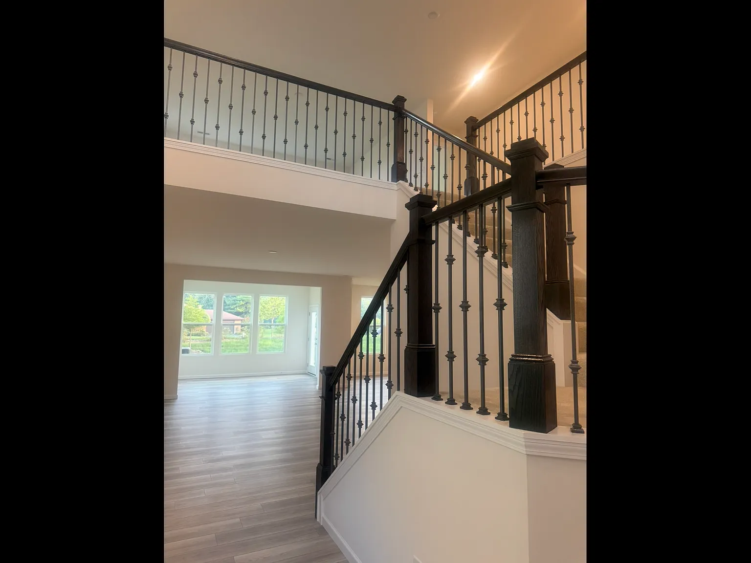 4 bed, 2600 sqft, $4,200 — Photo 2