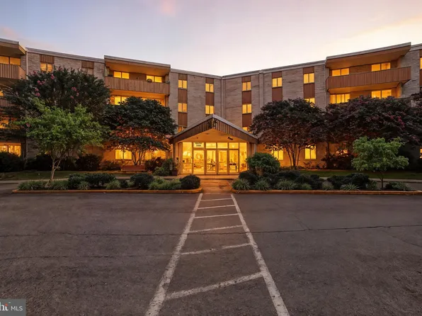 7505 Democracy Blvd APT 223, Bethesda, MD 20817