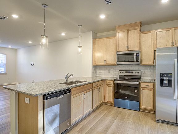 All new appliances in kitchen!