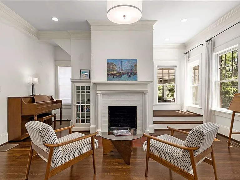 648 Cresthill Ave NE — Photo 4
