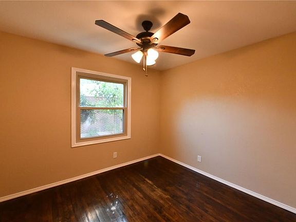 3rd image of 1604 Hill Ln