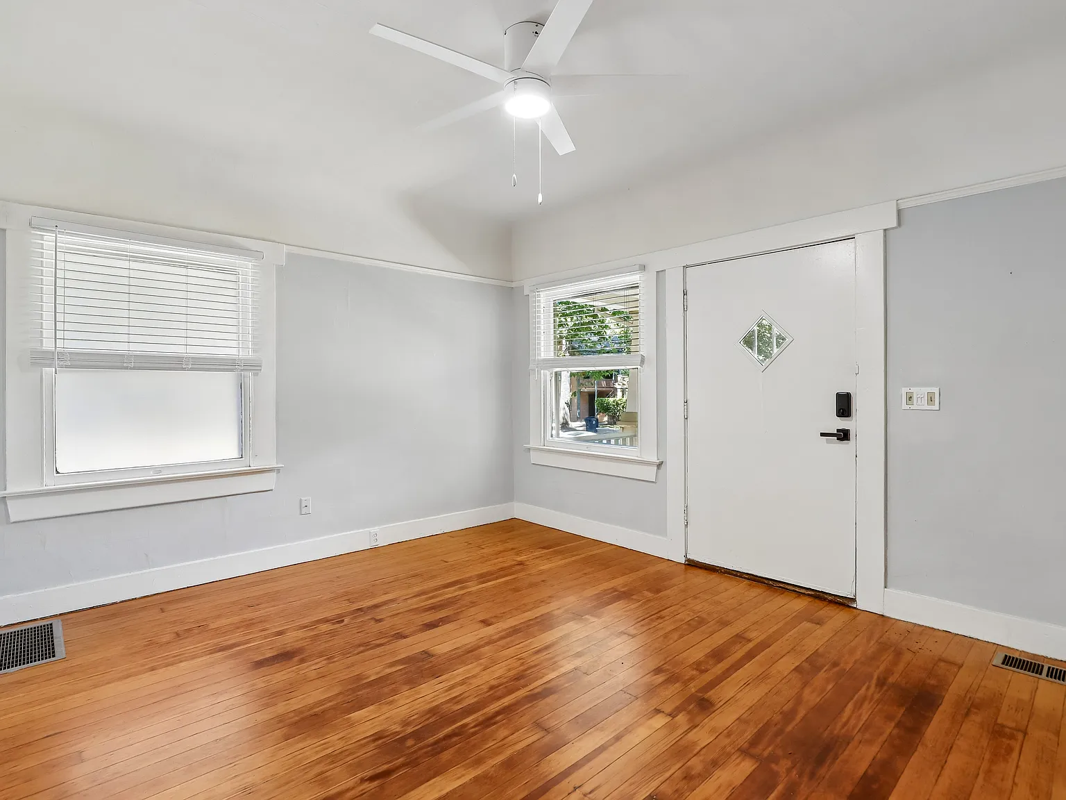 2 bed, 910 sqft, $2,850 — Photo 4