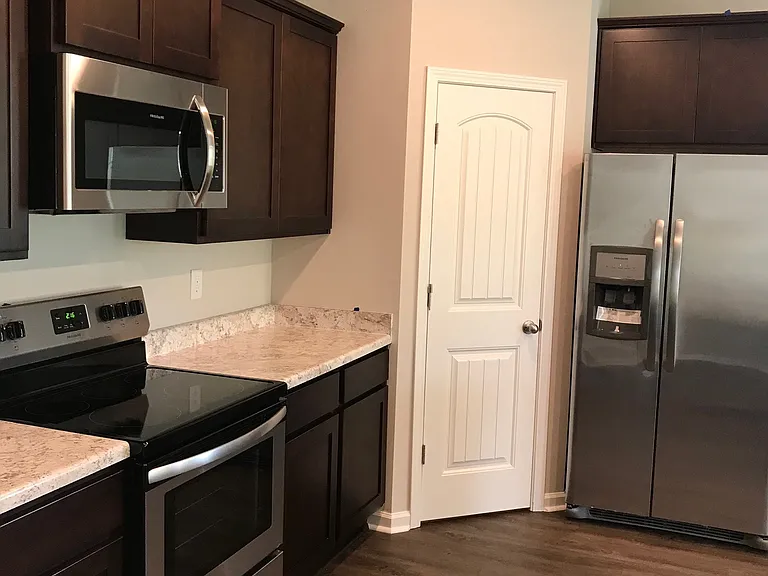 42315 Warren Dr — Photo 3